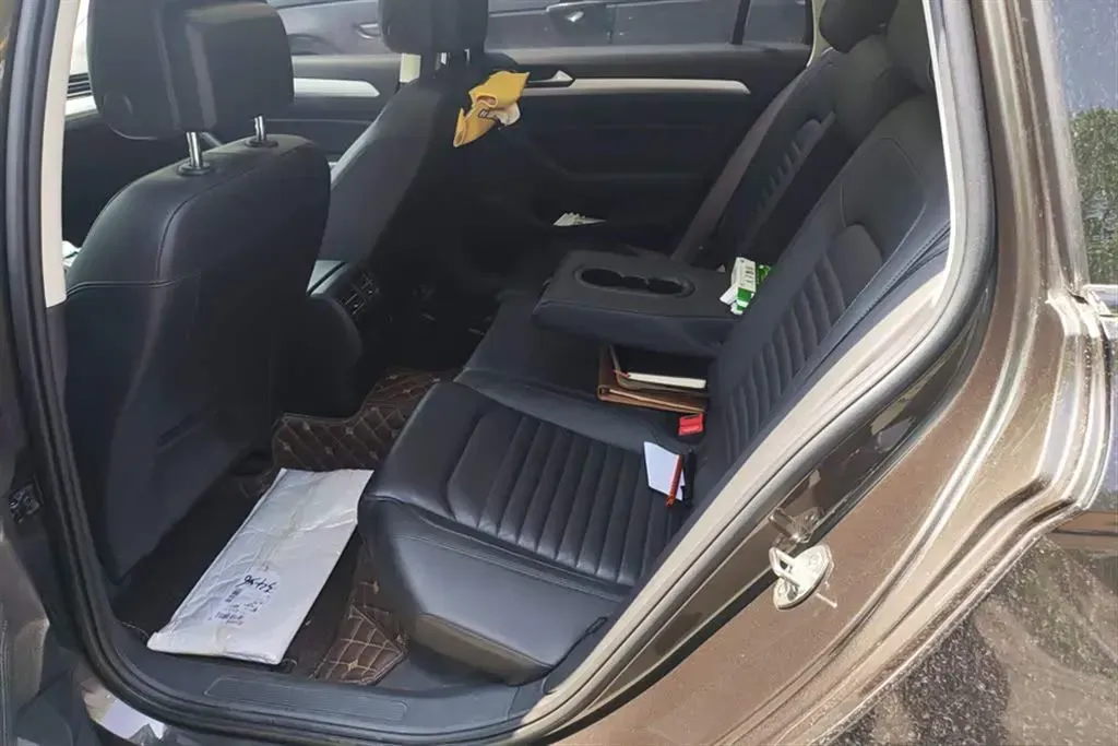 2018 Volkswagen Alltrack 2.0T 220HP L4 6DCT,autocango,china used car exporter,china ev exporter,chinese used car exporter,chinese used ev exporter