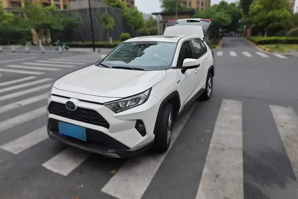 2020 Toyota RAV4 2.5L 178HP L4 E-CVT Hybrid