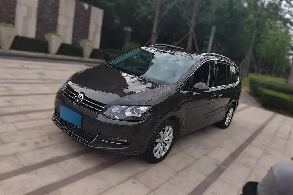 2018 Volkswagen Sharan 2.0T 220HP L4 6DCT