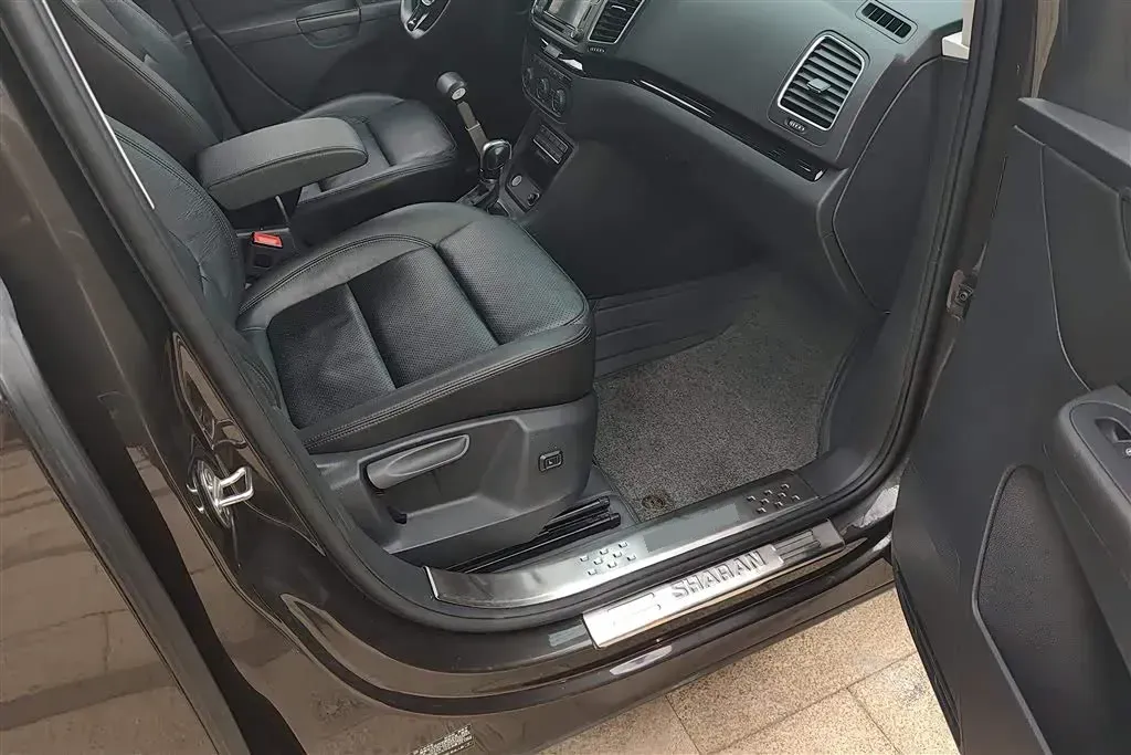 2018 Volkswagen Sharan 2.0T 220HP L4 6DCT,autocango,china used car exporter,china ev exporter,chinese used car exporter,chinese used ev exporter
