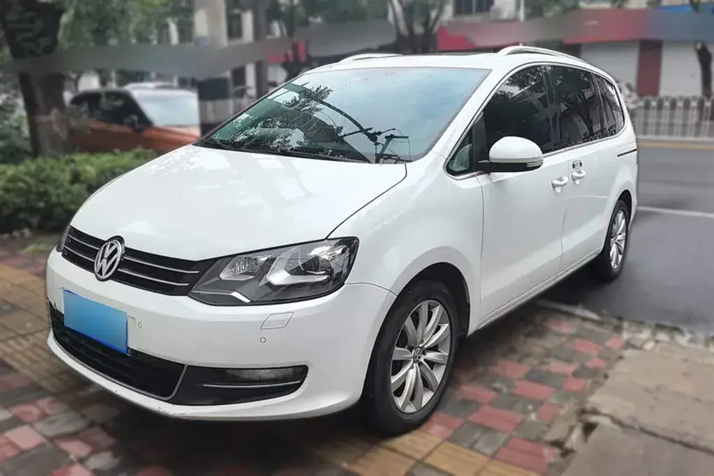 2014 Volkswagen Sharan 2.0T 200HP L4 6DCT