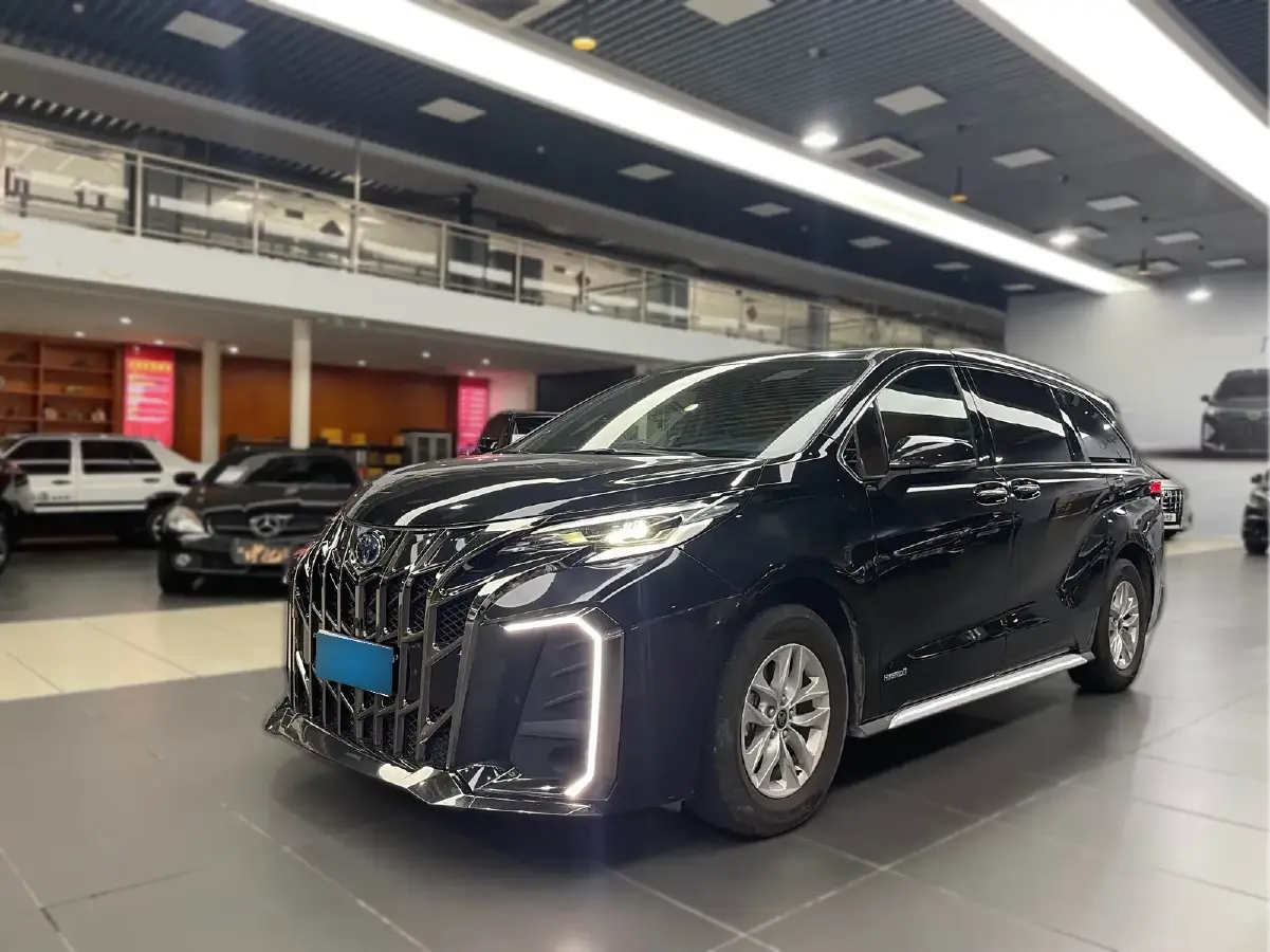 2023 Toyota Granvia 2.5L 189HP L4 E-CVT Hybrid