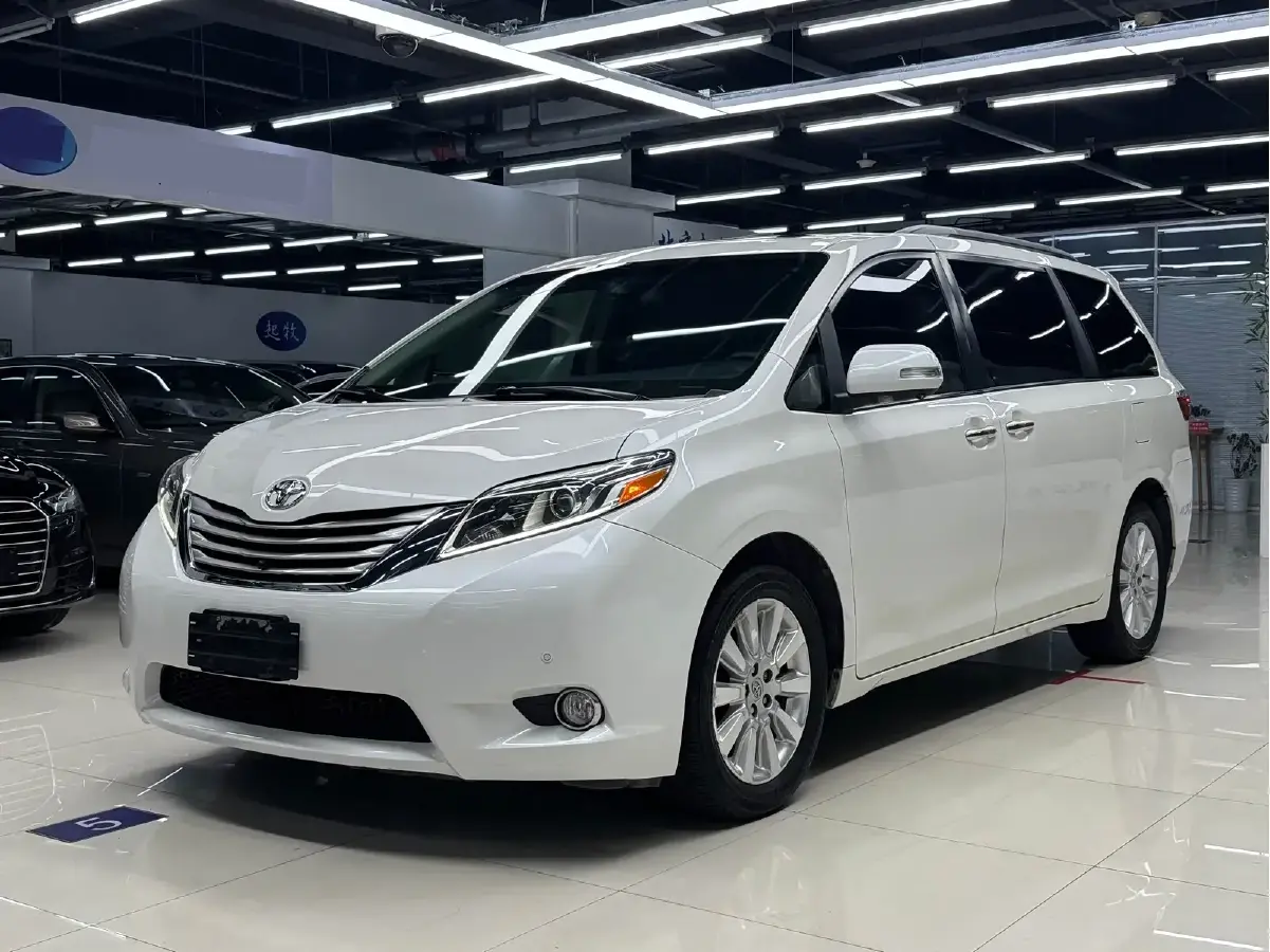 2015 Toyota Sienna 3.5L 269HP V6 6AT