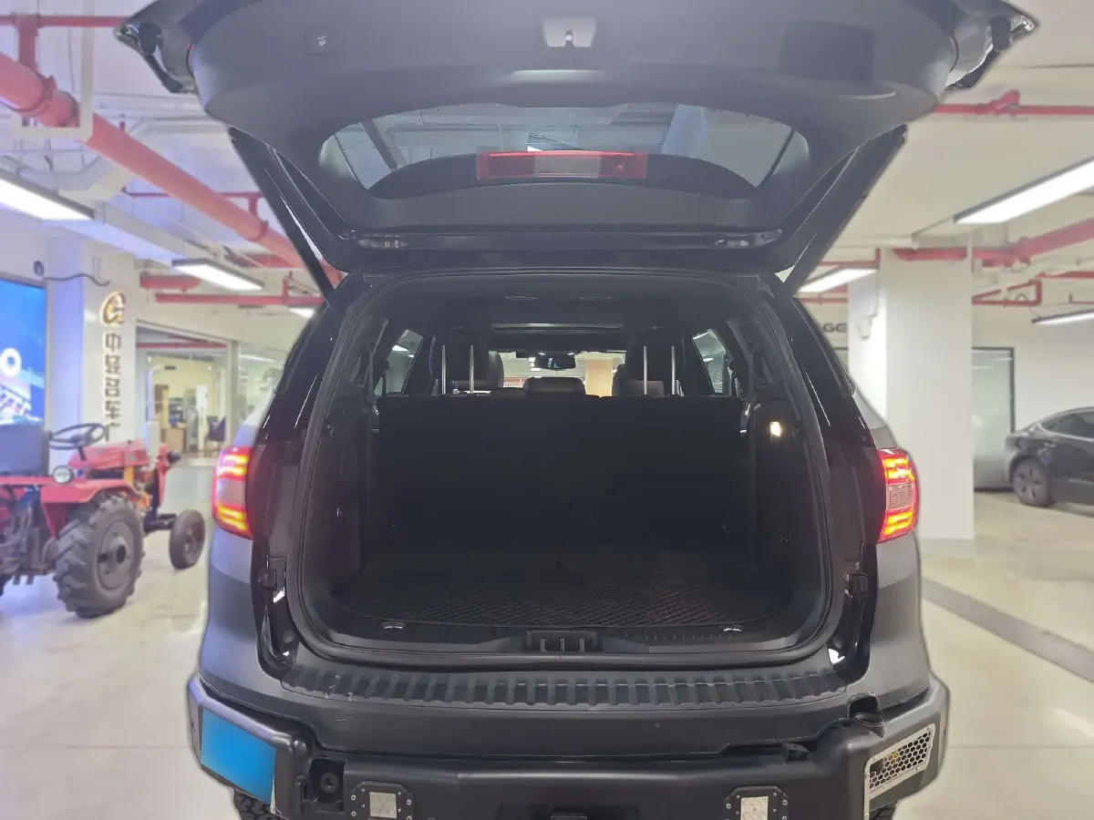 2020 Ford Everest 2.3T 275HP L4 10AT,autocango,china used car exporter,china ev exporter,chinese used car exporter,chinese used ev exporter