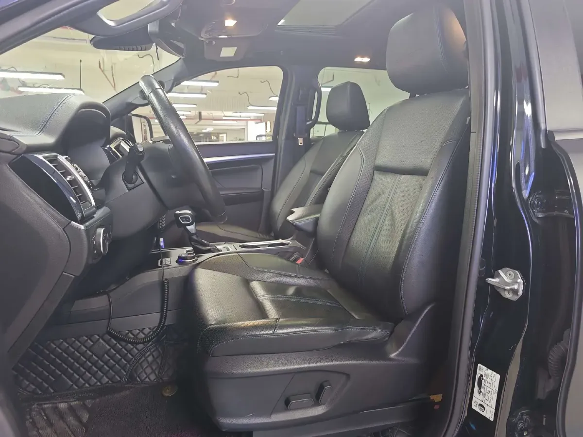 2020 Ford Everest 2.3T 275HP L4 10AT,autocango,china used car exporter,china ev exporter,chinese used car exporter,chinese used ev exporter