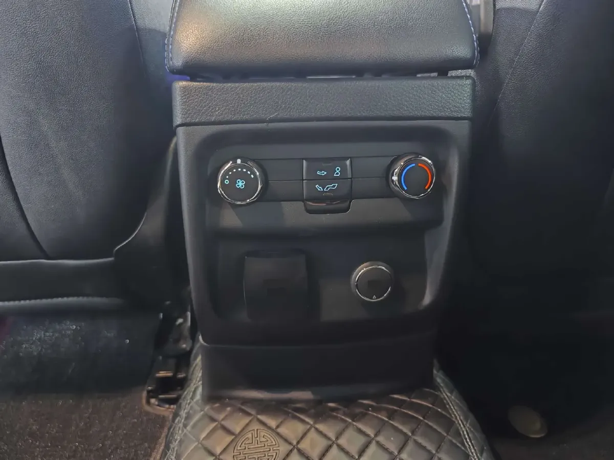 2020 Ford Everest 2.3T 275HP L4 10AT,autocango,china used car exporter,china ev exporter,chinese used car exporter,chinese used ev exporter