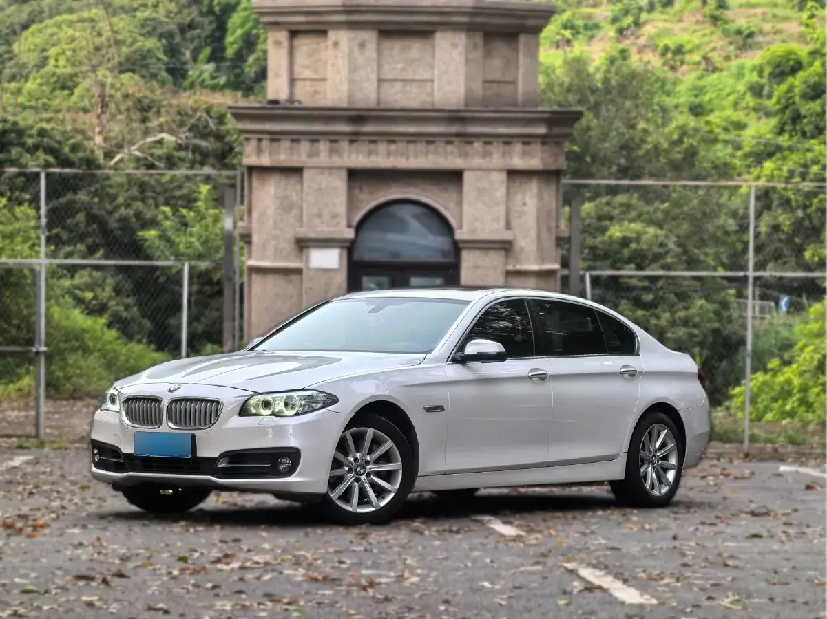 2015 BMW 5 Series 3.0T 306HP L6 8AT