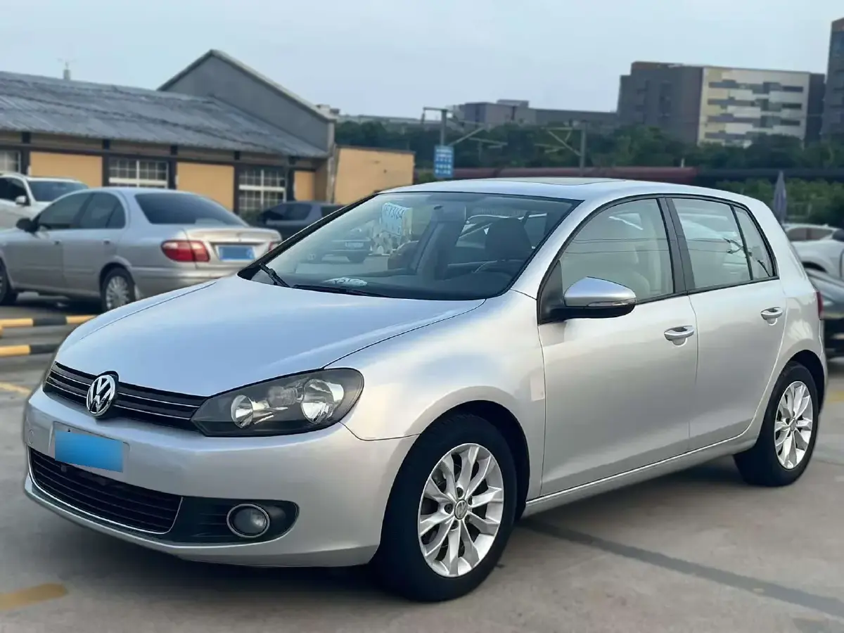 2012 Volkswagen Golf 1.6L 105HP L4 5MT