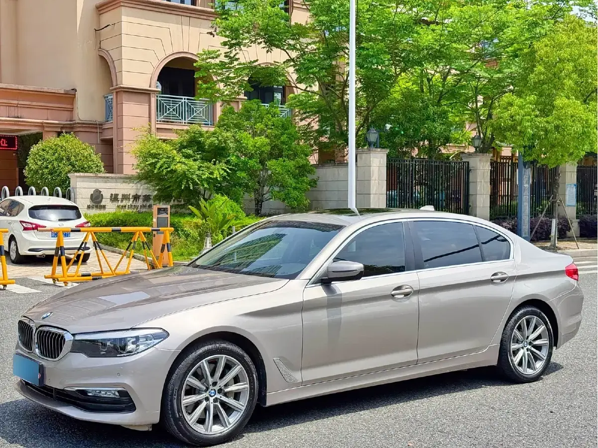 2018 BMW 5 Series 2.0T 224HP L4 8AT