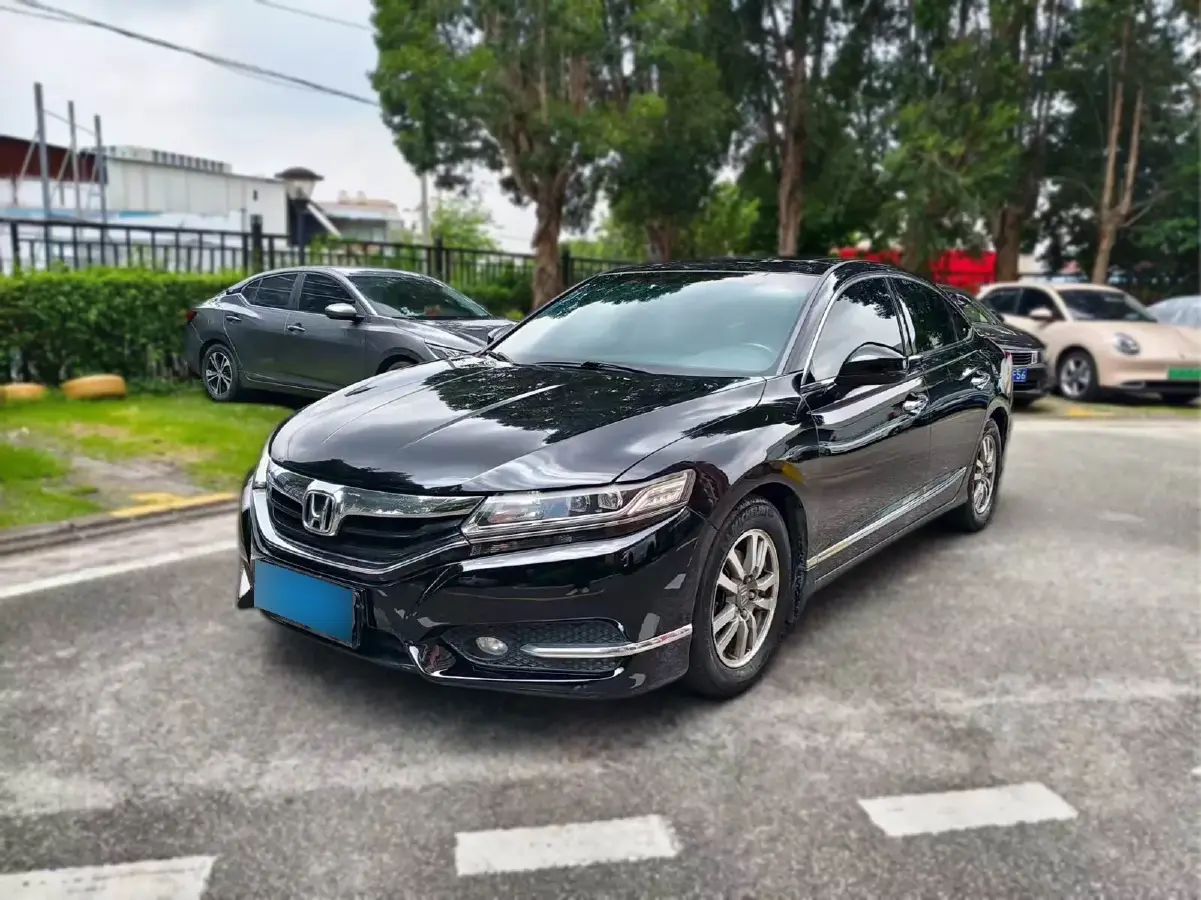 2015 Honda Spirior 2.0L 155HP L4 CVT
