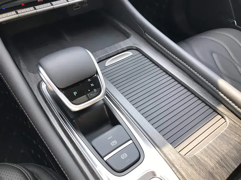 2025 Chery Arrizo 8 Pro 1.6T 197HP L4 7DCT,autocango,china used car exporter,china ev exporter,chinese used car exporter,chinese used ev exporter