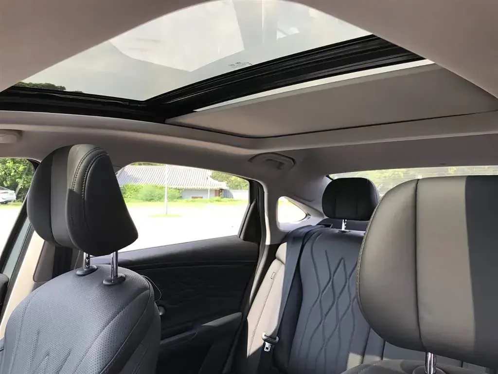 2025 Chery Arrizo 8 Pro 1.6T 197HP L4 7DCT,autocango,china used car exporter,china ev exporter,chinese used car exporter,chinese used ev exporter