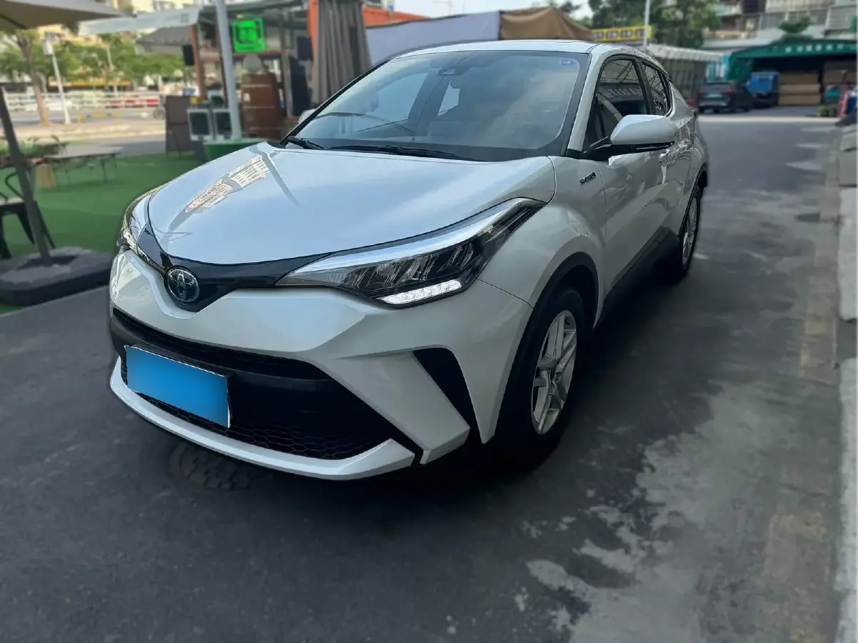 2023 Toyota C-HR 2.0L 146HP L4 E-CVT Hybrid