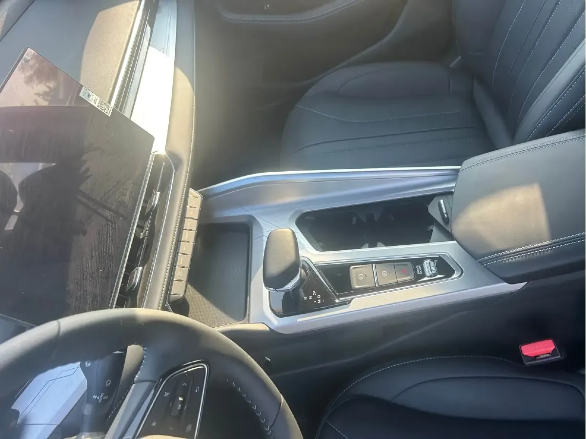 2024 Geely PrefaceL 1.5T 163HP L4 3DHT Hybrid,autocango,china used car exporter,china ev exporter,chinese used car exporter,chinese used ev exporter