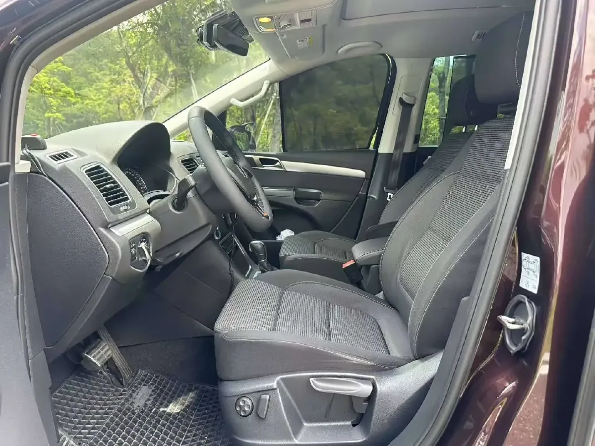 2016 Volkswagen Sharan 2.0T 220HP L4 6DCT,autocango,china used car exporter,china ev exporter,chinese used car exporter,chinese used ev exporter