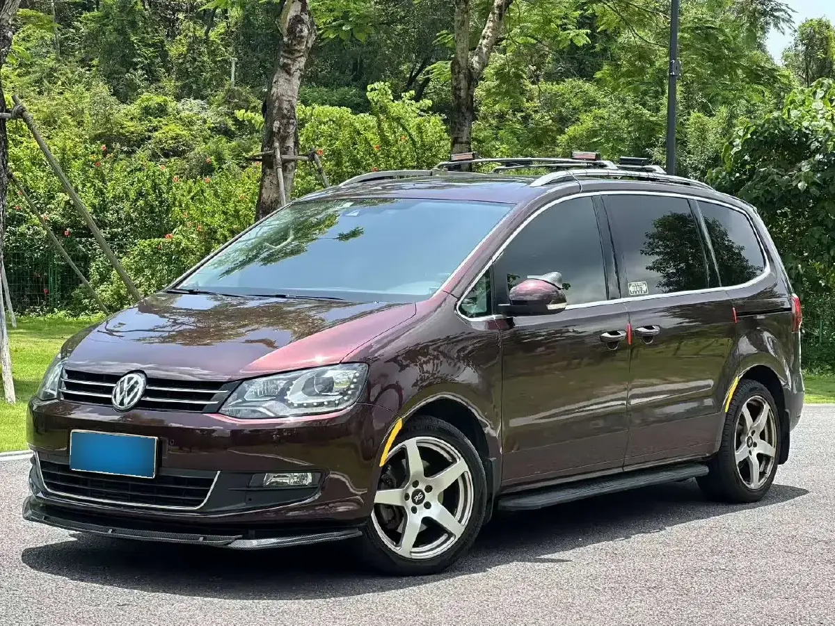 2016 Volkswagen Sharan 2.0T 220HP L4 6DCT