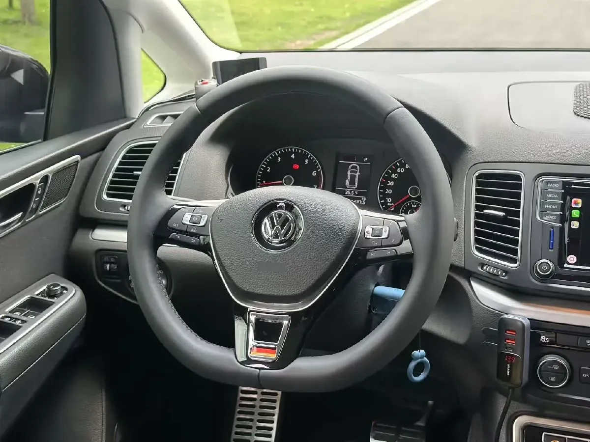 2016 Volkswagen Sharan 2.0T 220HP L4 6DCT,autocango,china used car exporter,china ev exporter,chinese used car exporter,chinese used ev exporter