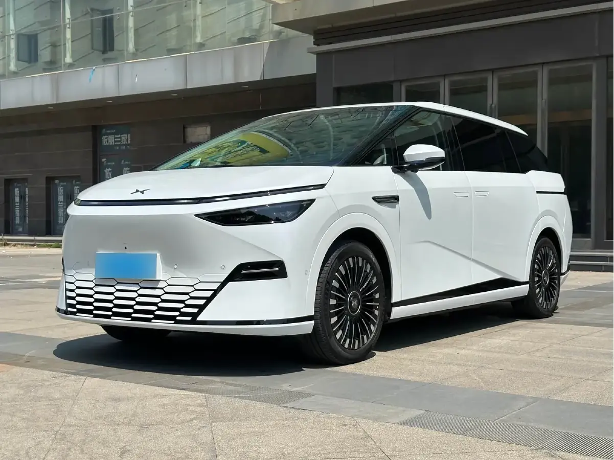 2025 Xpeng X9 BEV