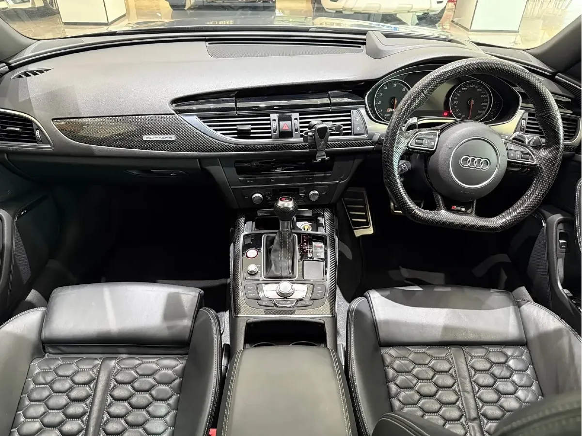 2016 Audi RS 6 4.0T 560HP V8 8AT,autocango,china used car exporter,china ev exporter,chinese used car exporter,chinese used ev exporter