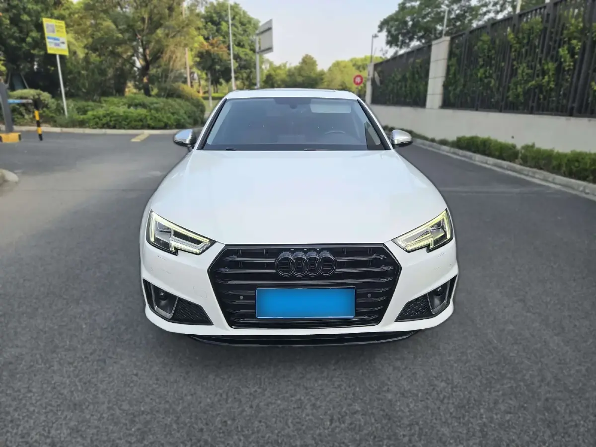 2019 Audi A4L 2.0T 190HP L4 7DCT