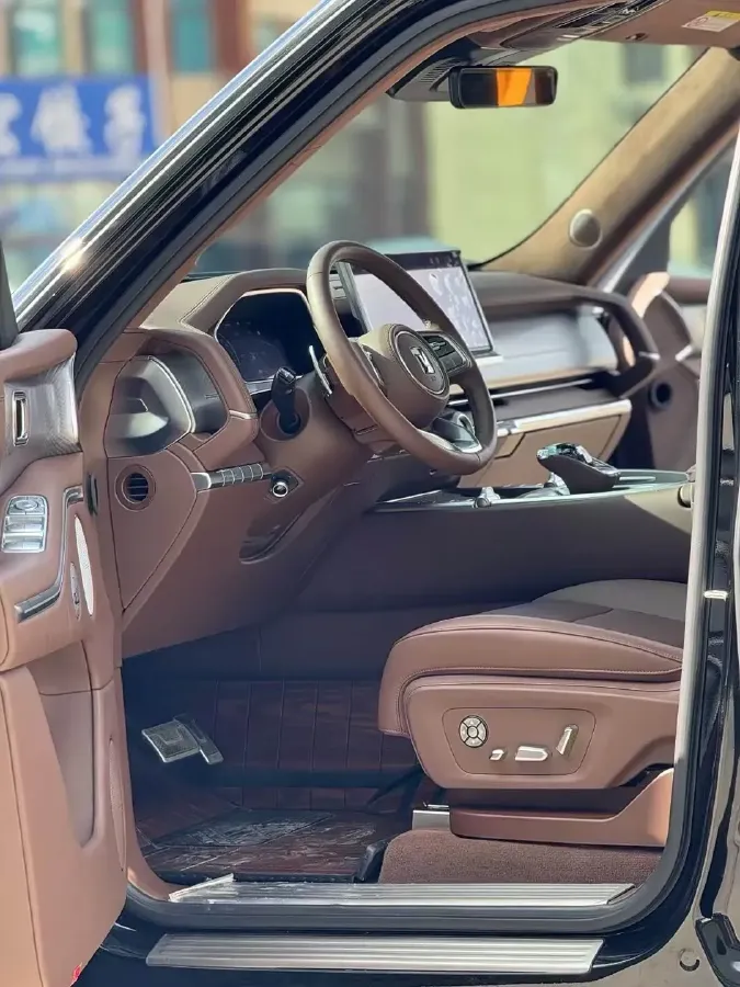 2024 Tank 700 3.0T 360HP V6 9AT PHEV 37.1KWH,autocango,china used car exporter,china ev exporter,chinese used car exporter,chinese used ev exporter