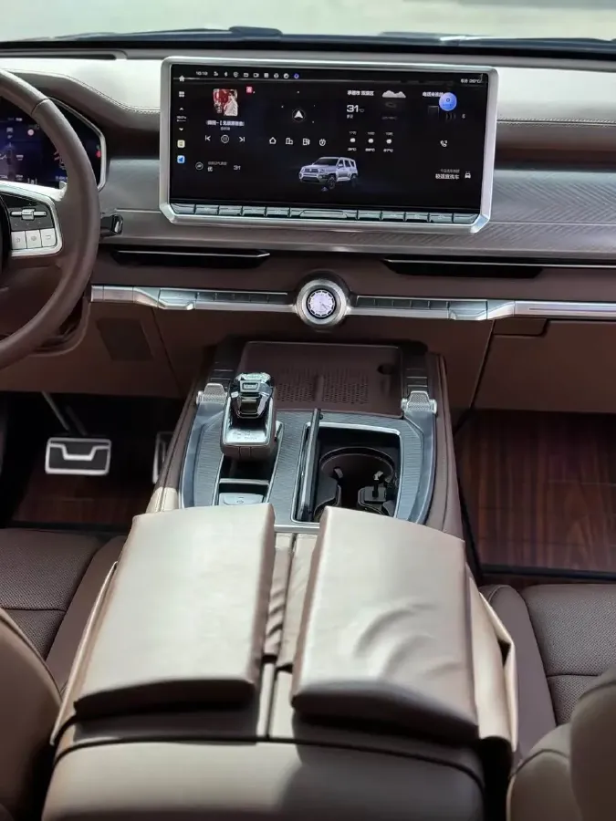 2024 Tank 700 3.0T 360HP V6 9AT PHEV 37.1KWH,autocango,china used car exporter,china ev exporter,chinese used car exporter,chinese used ev exporter