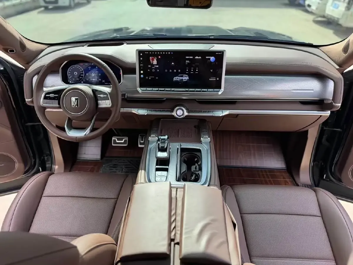 2024 Tank 700 3.0T 360HP V6 9AT PHEV 37.1KWH,autocango,china used car exporter,china ev exporter,chinese used car exporter,chinese used ev exporter