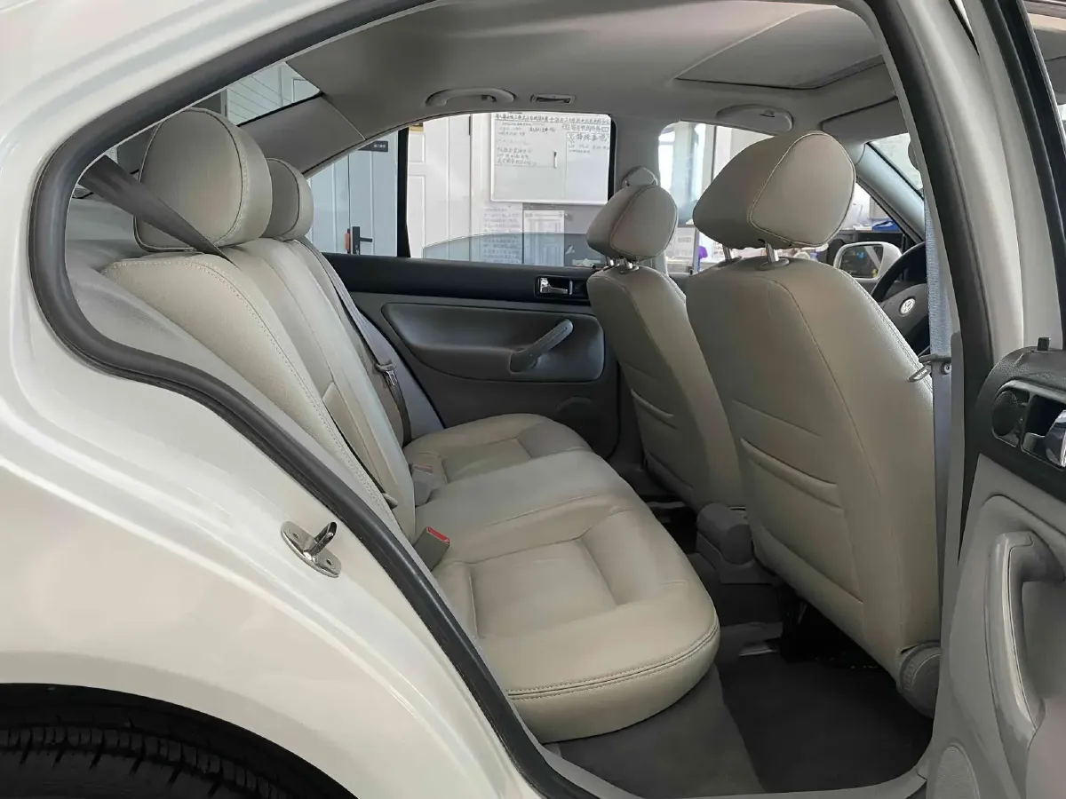 2006 Volkswagen Bora Classic 1.6L 100HP L4 4AT,autocango,china used car exporter,china ev exporter,chinese used car exporter,chinese used ev exporter