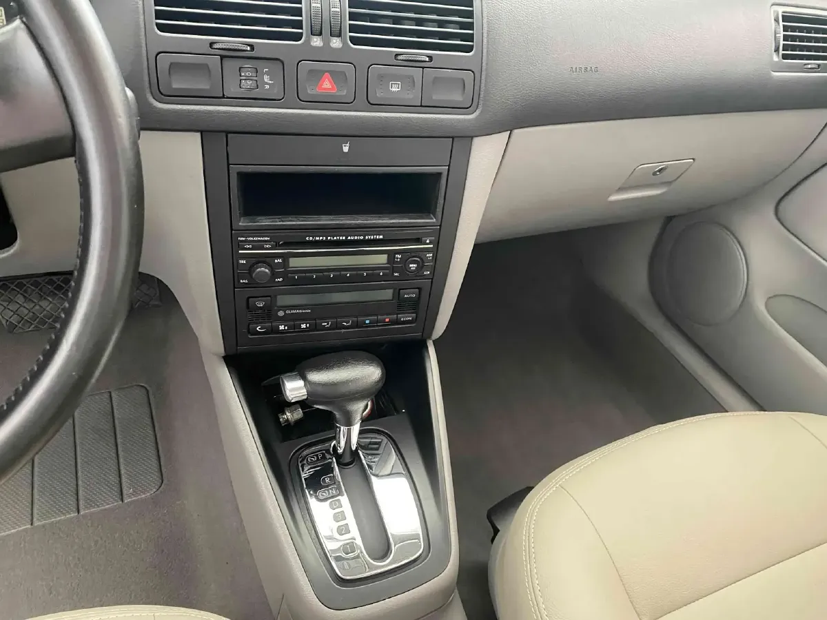 2006 Volkswagen Bora Classic 1.6L 100HP L4 4AT,autocango,china used car exporter,china ev exporter,chinese used car exporter,chinese used ev exporter