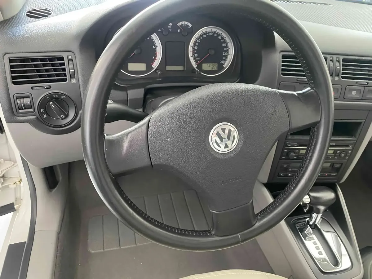 2006 Volkswagen Bora Classic 1.6L 100HP L4 4AT,autocango,china used car exporter,china ev exporter,chinese used car exporter,chinese used ev exporter