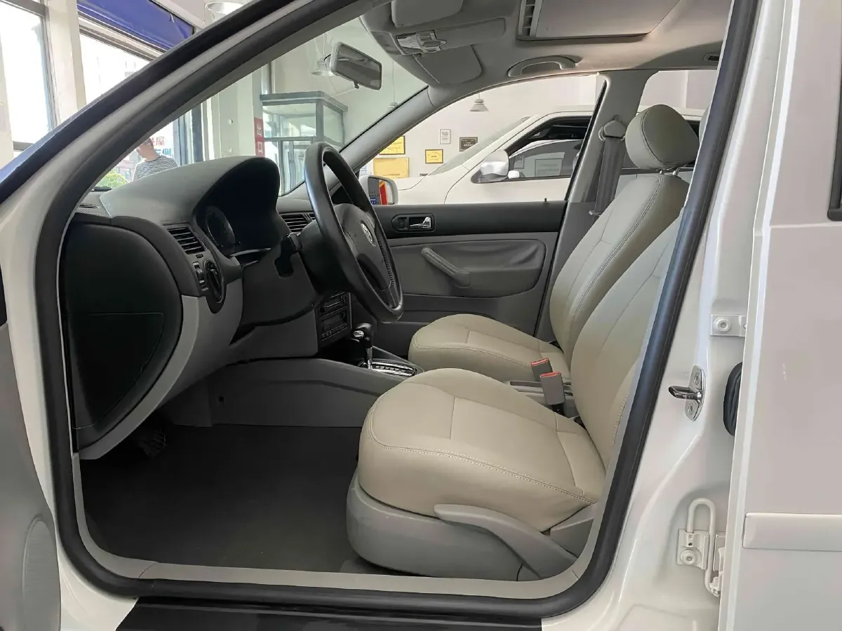 2006 Volkswagen Bora Classic 1.6L 100HP L4 4AT,autocango,china used car exporter,china ev exporter,chinese used car exporter,chinese used ev exporter