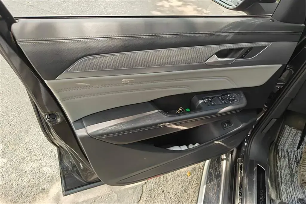 2023 Volkswagen Tavendor 2.0T 220HP L4 7DCT,autocango,china used car exporter,china ev exporter,chinese used car exporter,chinese used ev exporter