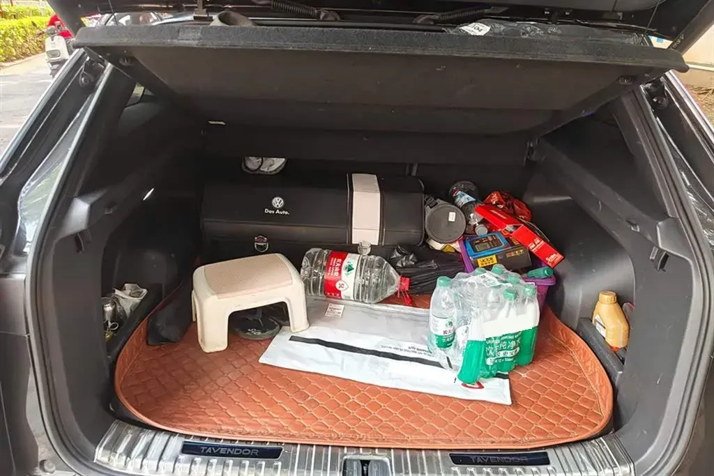 2023 Volkswagen Tavendor 2.0T 220HP L4 7DCT,autocango,china used car exporter,china ev exporter,chinese used car exporter,chinese used ev exporter