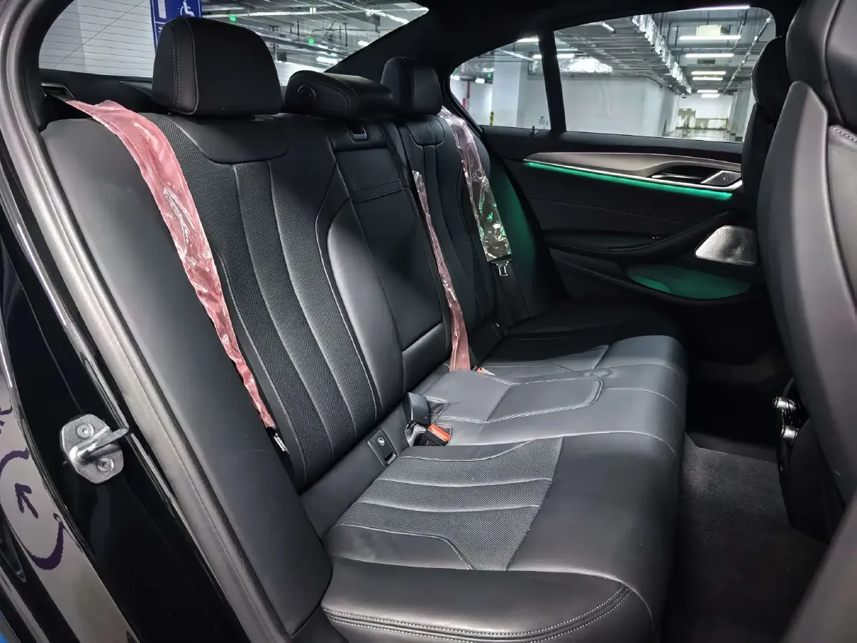 2021 BMW M5 4.4T 600HP V8 8AT,autocango,china used car exporter,china ev exporter,chinese used car exporter,chinese used ev exporter