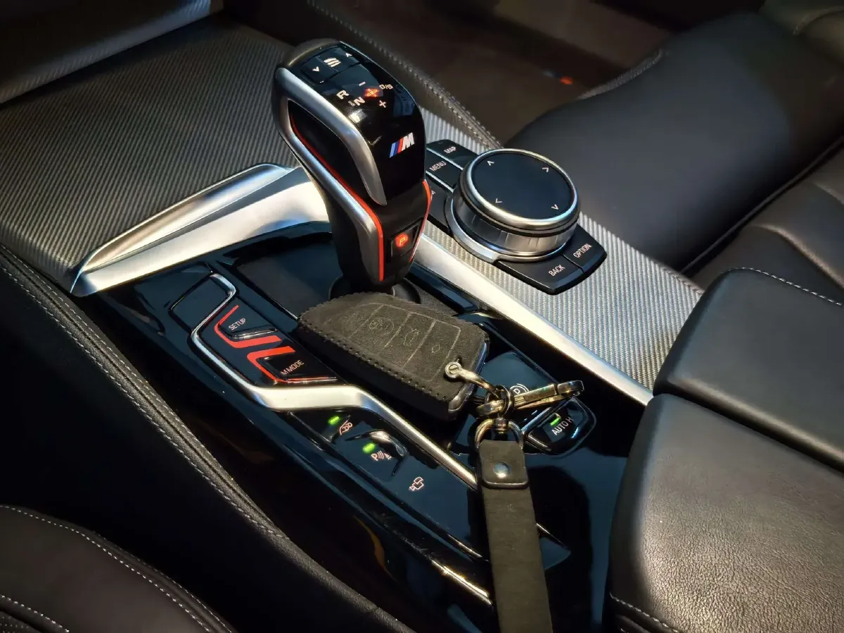 2021 BMW M5 4.4T 600HP V8 8AT,autocango,china used car exporter,china ev exporter,chinese used car exporter,chinese used ev exporter