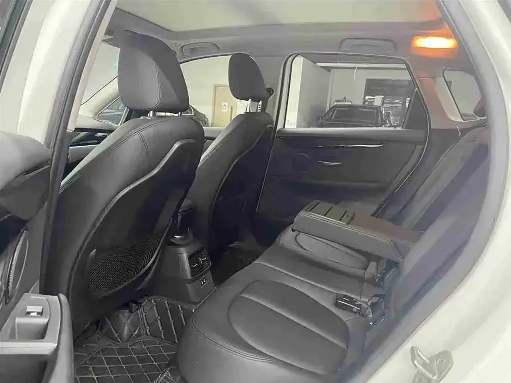 2019 BMW 2 Series Wagon 1.5T 136HP L3 6AT,autocango,china used car exporter,china ev exporter,chinese used car exporter,chinese used ev exporter