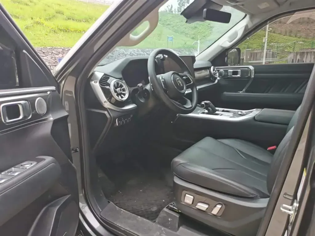 2024 Tank 400 2.0T 252HP L4 9AT PHEV 36.7/37.1KWH,autocango,china used car exporter,china ev exporter,chinese used car exporter,chinese used ev exporter