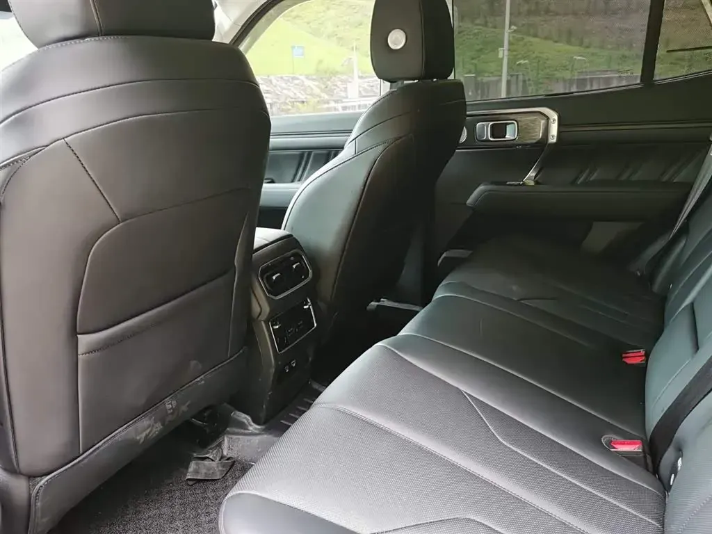 2024 Tank 400 2.0T 252HP L4 9AT PHEV 36.7/37.1KWH,autocango,china used car exporter,china ev exporter,chinese used car exporter,chinese used ev exporter