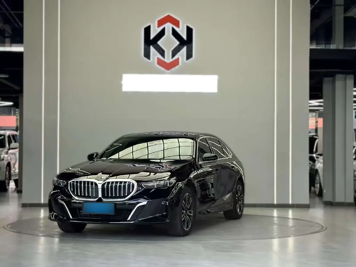 2023 BMW 5 Series 2.0T 245HP L4 8AT