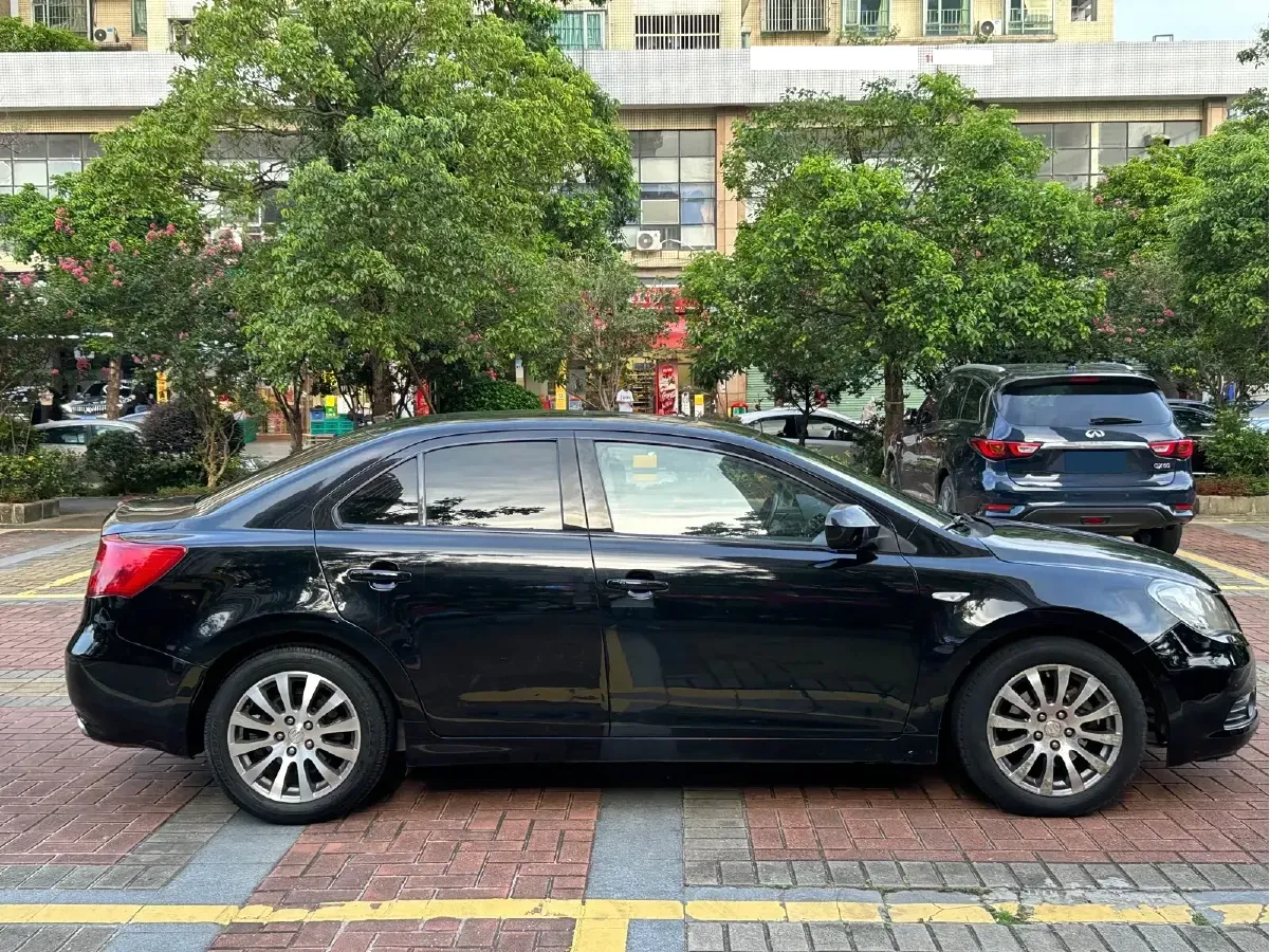 2010 Suzuki Kizashi 2.4L 178HP L4 CVT,autocango,china used car exporter,china ev exporter,chinese used car exporter,chinese used ev exporter