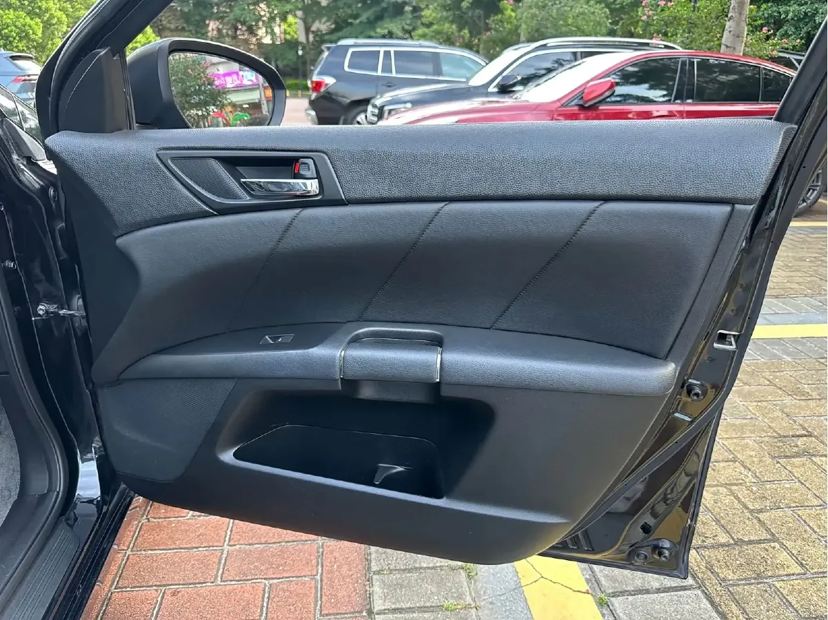 2010 Suzuki Kizashi 2.4L 178HP L4 CVT,autocango,china used car exporter,china ev exporter,chinese used car exporter,chinese used ev exporter