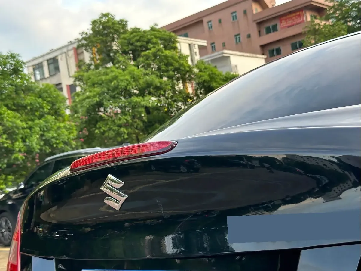 2010 Suzuki Kizashi 2.4L 178HP L4 CVT,autocango,china used car exporter,china ev exporter,chinese used car exporter,chinese used ev exporter