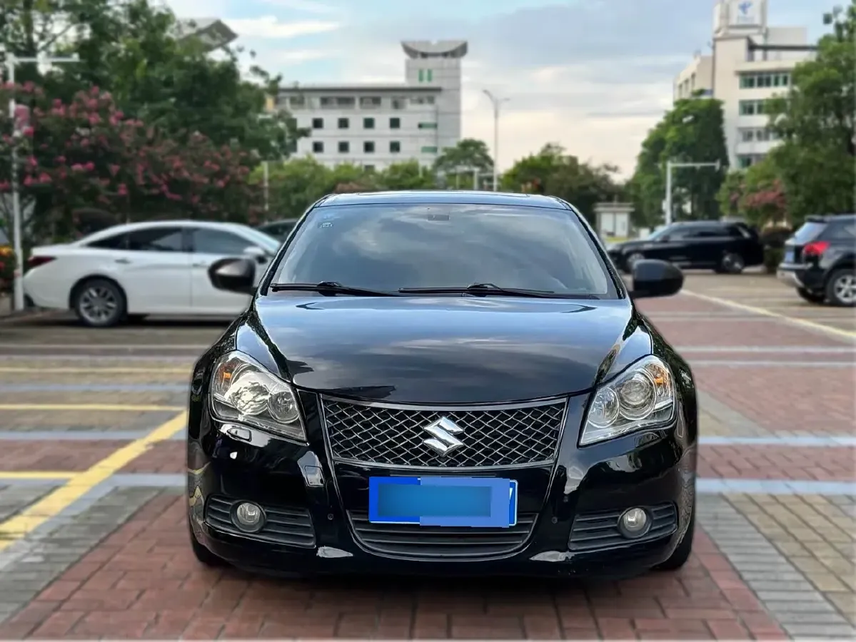 2010 Suzuki Kizashi 2.4L 178HP L4 CVT,autocango,china used car exporter,china ev exporter,chinese used car exporter,chinese used ev exporter