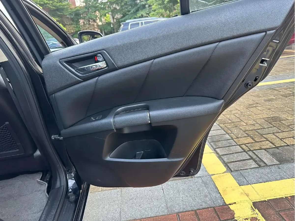 2010 Suzuki Kizashi 2.4L 178HP L4 CVT,autocango,china used car exporter,china ev exporter,chinese used car exporter,chinese used ev exporter