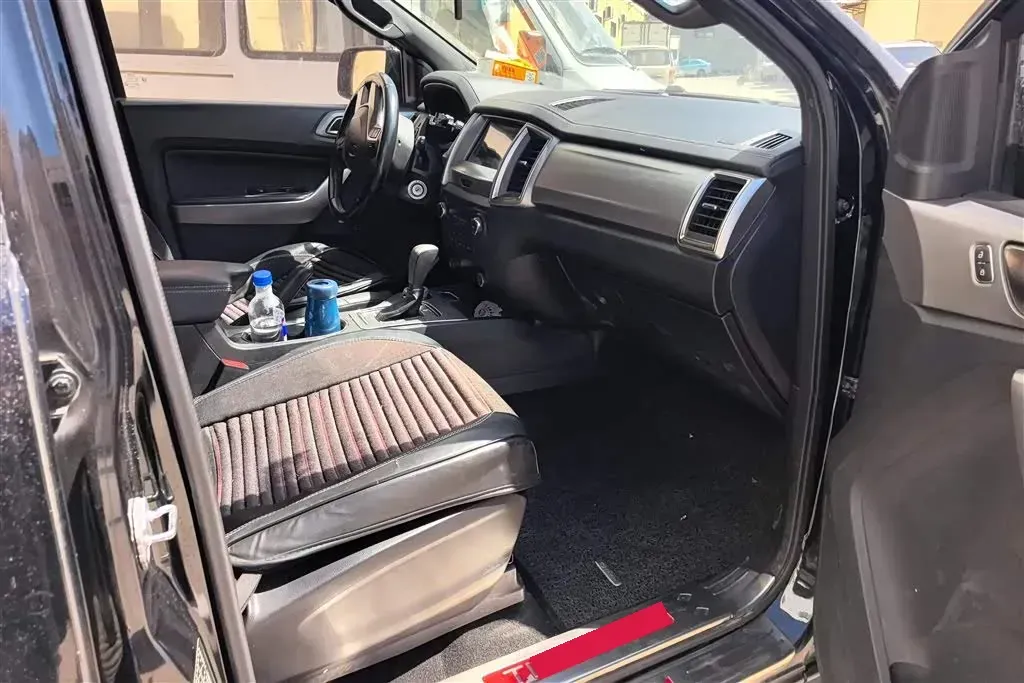 2017 Ford Everest 2.0T 245HP L4 6AT,autocango,china used car exporter,china ev exporter,chinese used car exporter,chinese used ev exporter