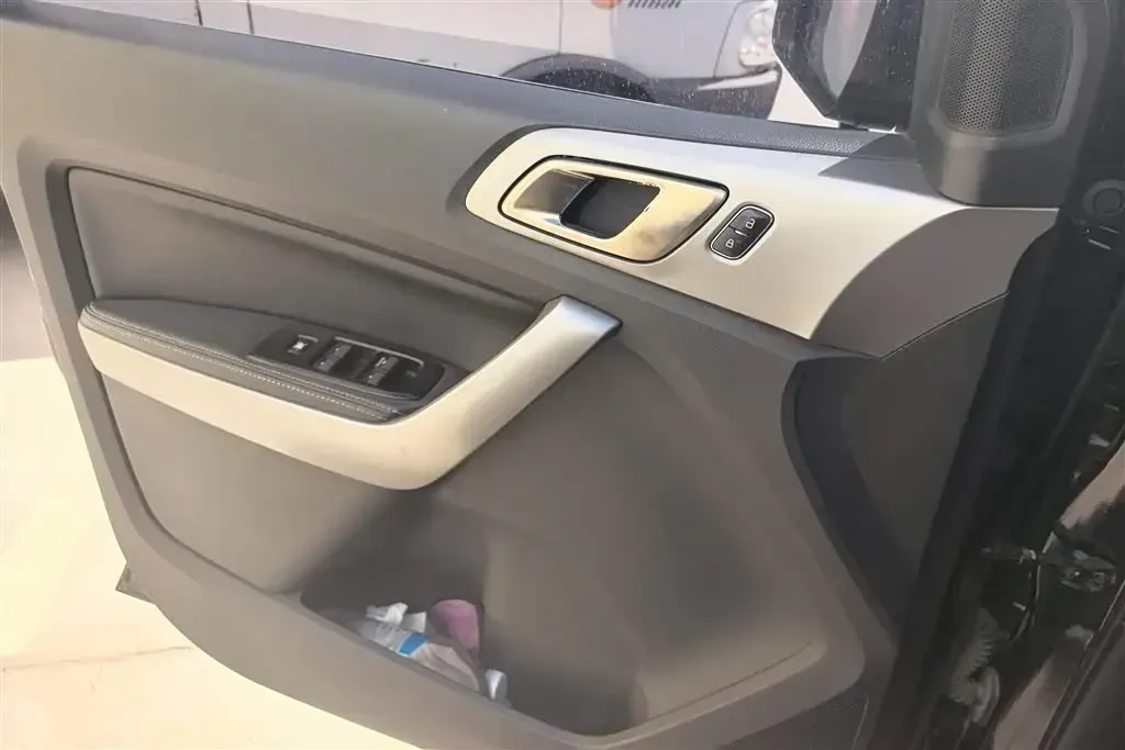 2017 Ford Everest 2.0T 245HP L4 6AT,autocango,china used car exporter,china ev exporter,chinese used car exporter,chinese used ev exporter