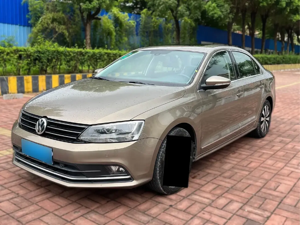 2015 Volkswagen Sagitar 1.4T 131HP L4 7DCT