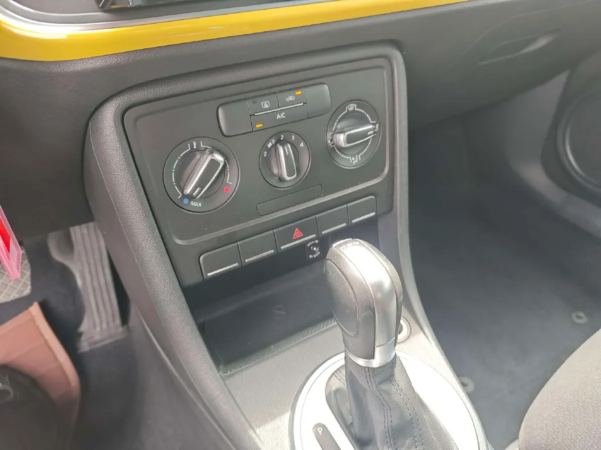 2014 Volkswagen Beetle 1.2T 105HP L4 7DCT,autocango,china used car exporter,china ev exporter,chinese used car exporter,chinese used ev exporter