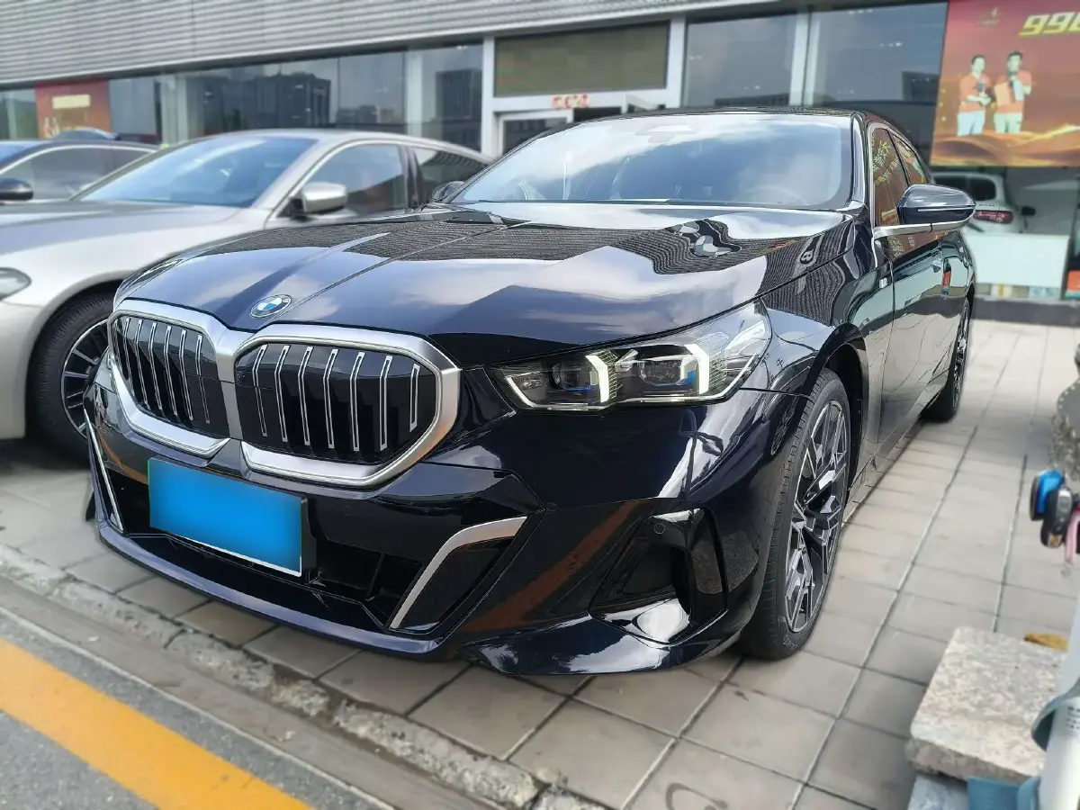 2024 BMW 5 Series 2.0T 258HP L4 8AT