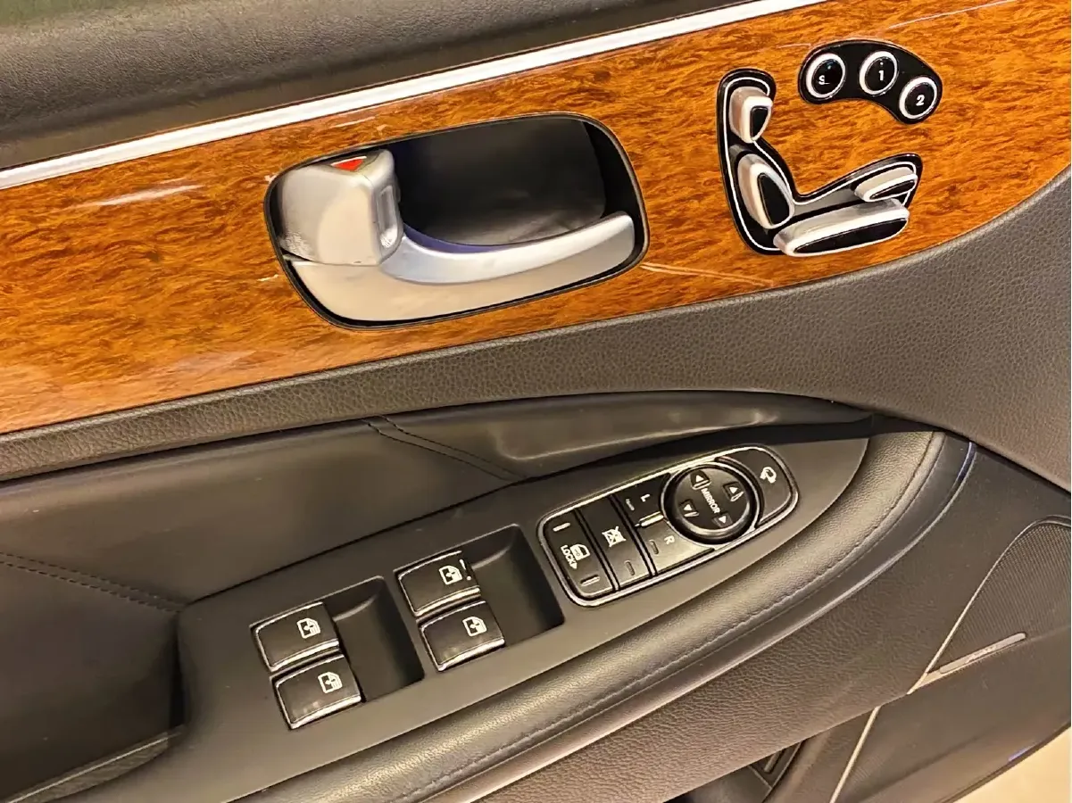 2012 Hyundai Equus 5.0L 430HP V8 8AT,autocango,china used car exporter,china ev exporter,chinese used car exporter,chinese used ev exporter